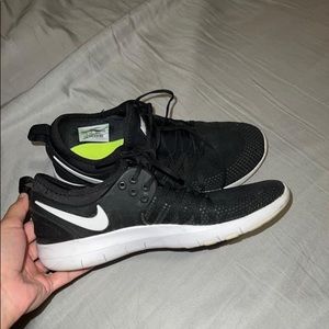 Black and white Nike shoes in great condition